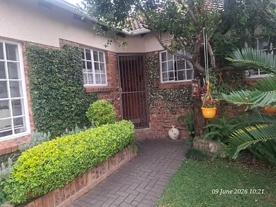 2 Bedroom Townhouse For Sale in Newcastle - img