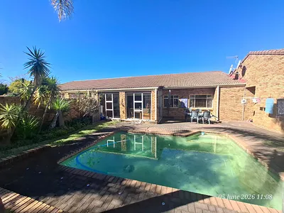 3 Bedroom Townhouse For Sale in Newcastle - img