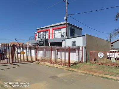 8 Bedroom House For Sale in Clayville, Midrand - Iw0Y.webp