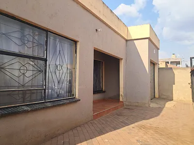 2 Bedroom House For Sale in Tswelopele, Midrand - img
