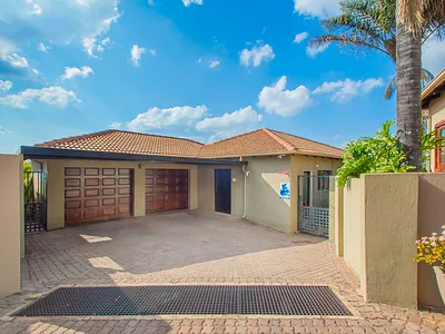 3 Bedroom Townhouse For Sale in Krugersdorp - img