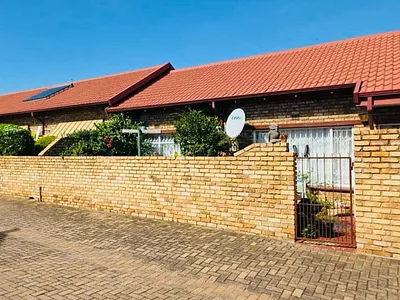 3 Bedroom Townhouse For Sale in Krugersdorp - juxj.webp