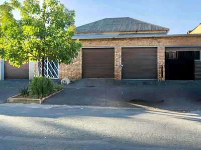 3 Bedroom House For Sale in Krugersdorp - H8yx.webp