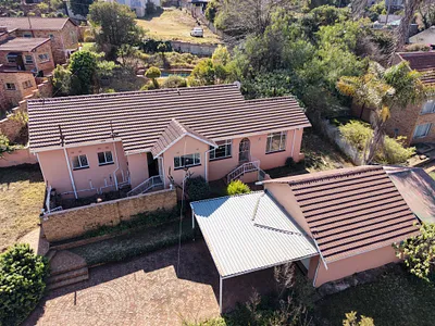 4 Bedroom House For Sale in Roodepoort - Is5W.webp
