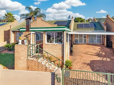 2 Bedroom Townhouse For Sale in Krugersdorp - img