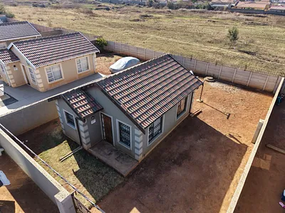 2 Bedroom House For Sale in Randfontein - img