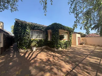 3 Bedroom House For Sale in Johannesburg - JkI2.webp