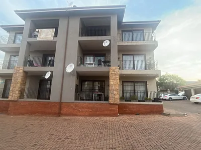 2 Bedroom Apartment For Sale in Krugersdorp - img