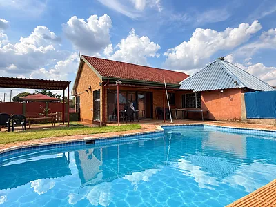 3 Bedroom House For Sale in Carletonville - img