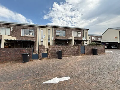 2 Bedroom Apartment To Rent in Krugersdorp - img