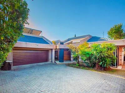 4 Bedroom House For Sale in Roodepoort - img