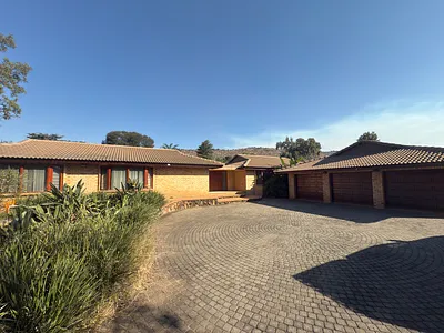 4 Bedroom House For Sale in Roodepoort - img