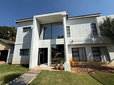 4 Bedroom House For Sale in Roodepoort - BWF1.webp