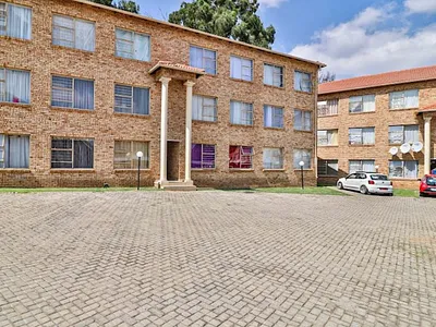 2 Bedroom Apartment For Sale in Randfontein - R3en.webp