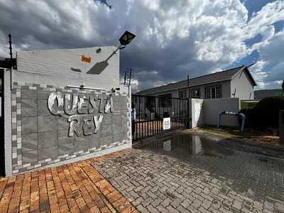 2 Bedroom Apartment To Rent in Roodepoort - gy6A.webp