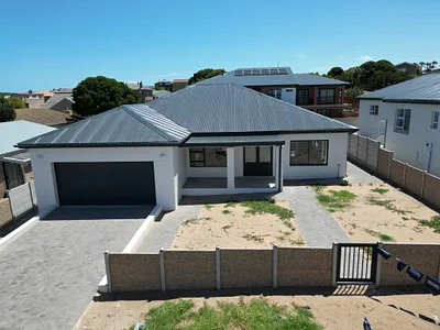 3 Bedroom House For Sale in Stilbaai West, Stilbaai - 6XxC.webp
