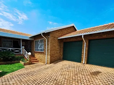 3 Bedroom Townhouse For Sale in Krugersdorp - Jkg9.webp