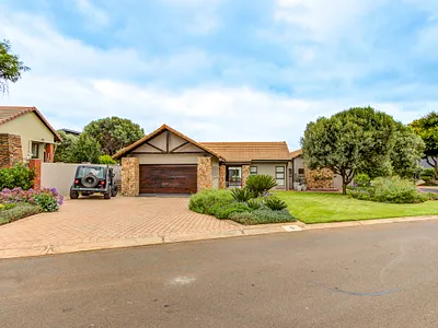 4 Bedroom House For Sale in Kempton Park - img
