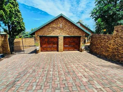 6 Bedroom House For Sale in Krugersdorp - img
