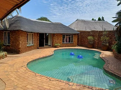 6 Bedroom House For Sale in Krugersdorp - XdX8.webp