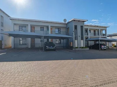 2 Bedroom Apartment For Sale in Roodepoort - dahR.webp