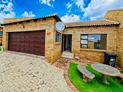 2 Bedroom Townhouse For Sale in Krugersdorp - rnhi.webp