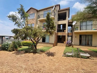2 Bedroom Apartment For Sale in Krugersdorp - 4kBk.webp