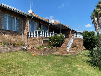 3 Bedroom Townhouse For Sale in Krugersdorp - a1Gw.webp