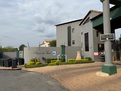 2 Bedroom Apartment For Sale in Roodepoort - mlgF.webp