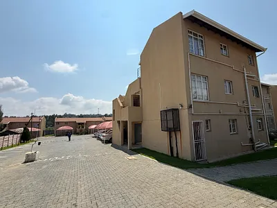 2 Bedroom Apartment For Sale in Johannesburg - VfkP.webp