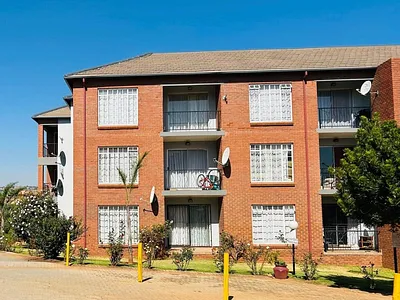2 Bedroom Apartment For Sale in Krugersdorp - SdTu.webp
