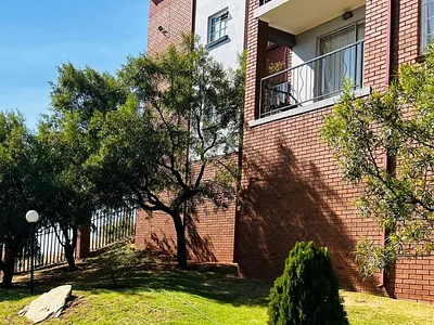 2 Bedroom Apartment For Sale in Krugersdorp - mnVH.webp