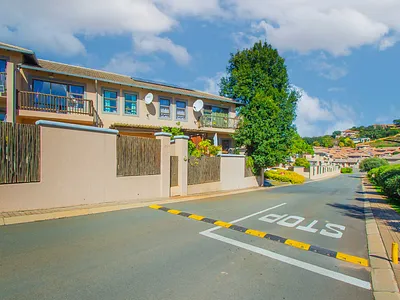 3 Bedroom Townhouse For Sale in Krugersdorp - nLz0.webp