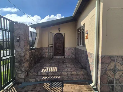 3 Bedroom House For Sale in Krugersdorp - YvKB.webp