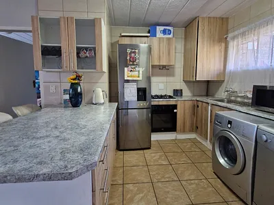 1 Bedroom Apartment For Sale in Roodepoort - PFQT.webp