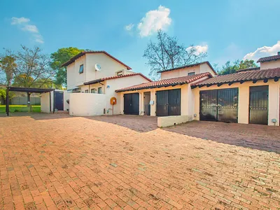 3 Bedroom Apartment For Sale in Roodepoort - jsmJ.webp