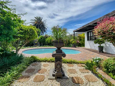 3 Bedroom House For Sale in Cape Town - UFtx.webp