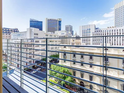 1 Bedroom Apartment For Sale in Cape Town - 7LNt.webp