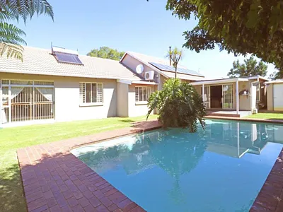4 Bedroom House For Sale in Johannesburg - img