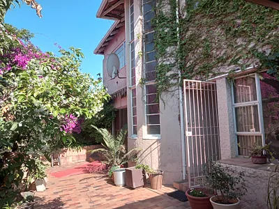 3 Bedroom House For Sale in Johannesburg - CENh.webp