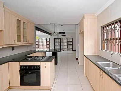 4 Bedroom Townhouse For Sale in Johannesburg - img