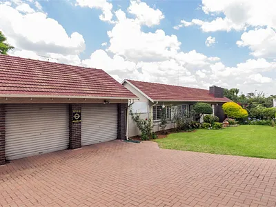 4 Bedroom House For Sale in Johannesburg - img
