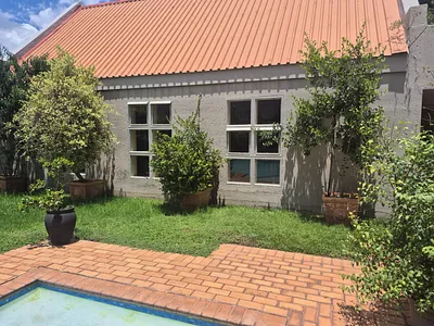 3 Bedroom Townhouse For Sale in Johannesburg - img