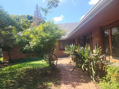 4 Bedroom House For Sale in Germiston - wMq1.webp