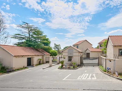 3 Bedroom Townhouse For Sale in Midrand - m20l.webp