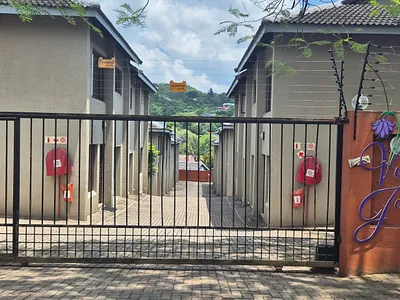 3 Bedroom Townhouse For Sale in Nelspruit - 1PXj.webp