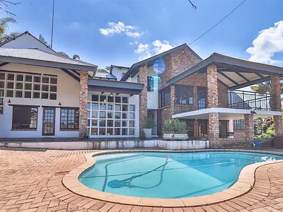 4 Bedroom House For Sale in White River - 5U4r.webp