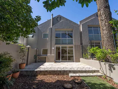 3 Bedroom Townhouse For Sale in Cape Town - j5Vl.webp