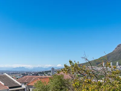 3 Bedroom House For Sale in Cape Town - r6s3.webp