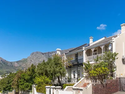 3 Bedroom House For Sale in Cape Town - y5e4.webp